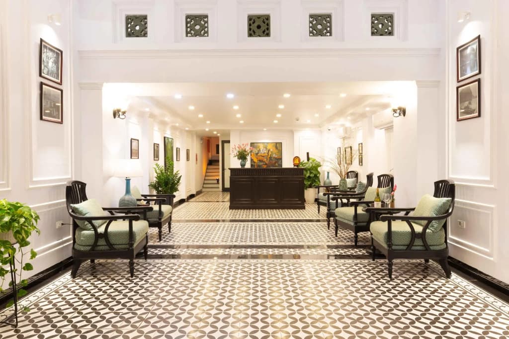 Paddy Hotel - main photo