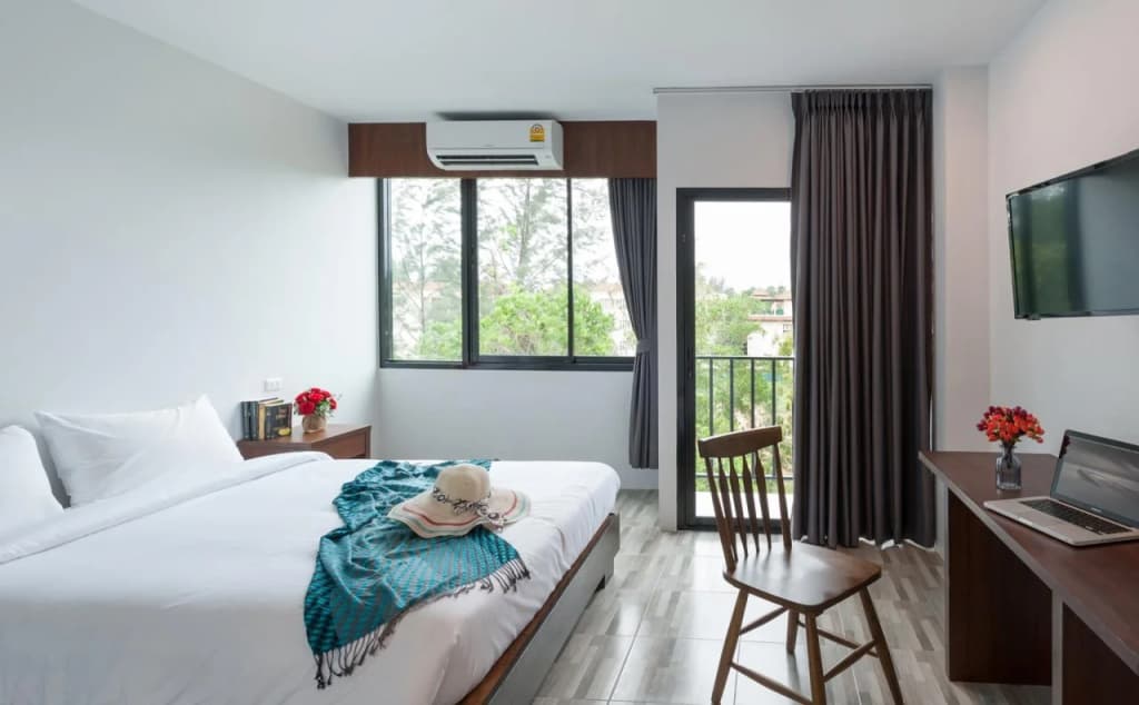 The Sixteenth Surin Beach Hotel - photo 3