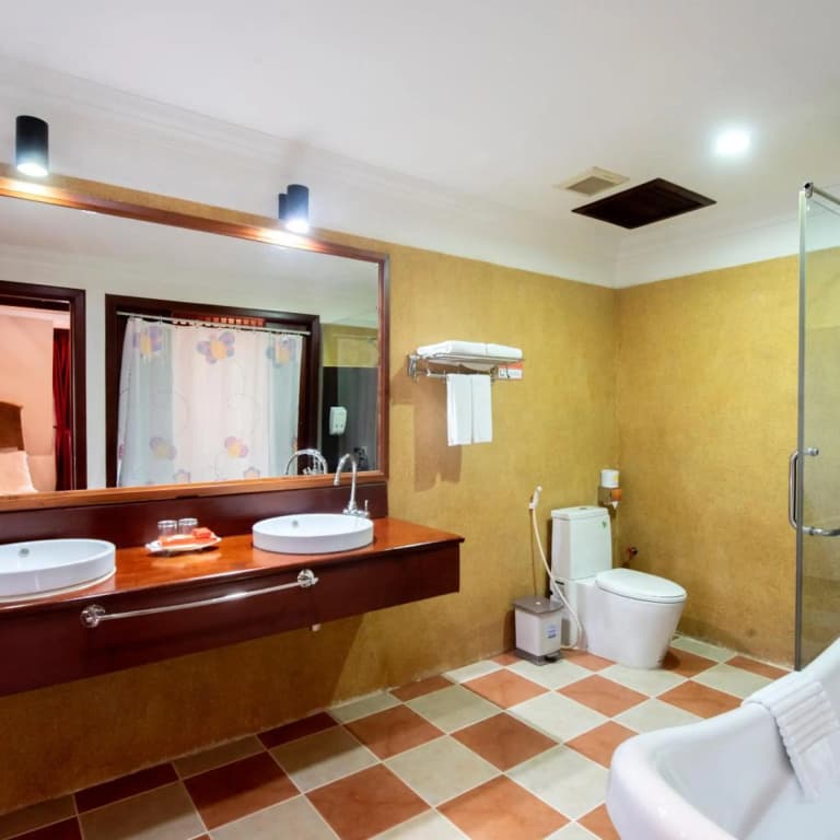 The Suite By Royal Crown Hotel - photo 48