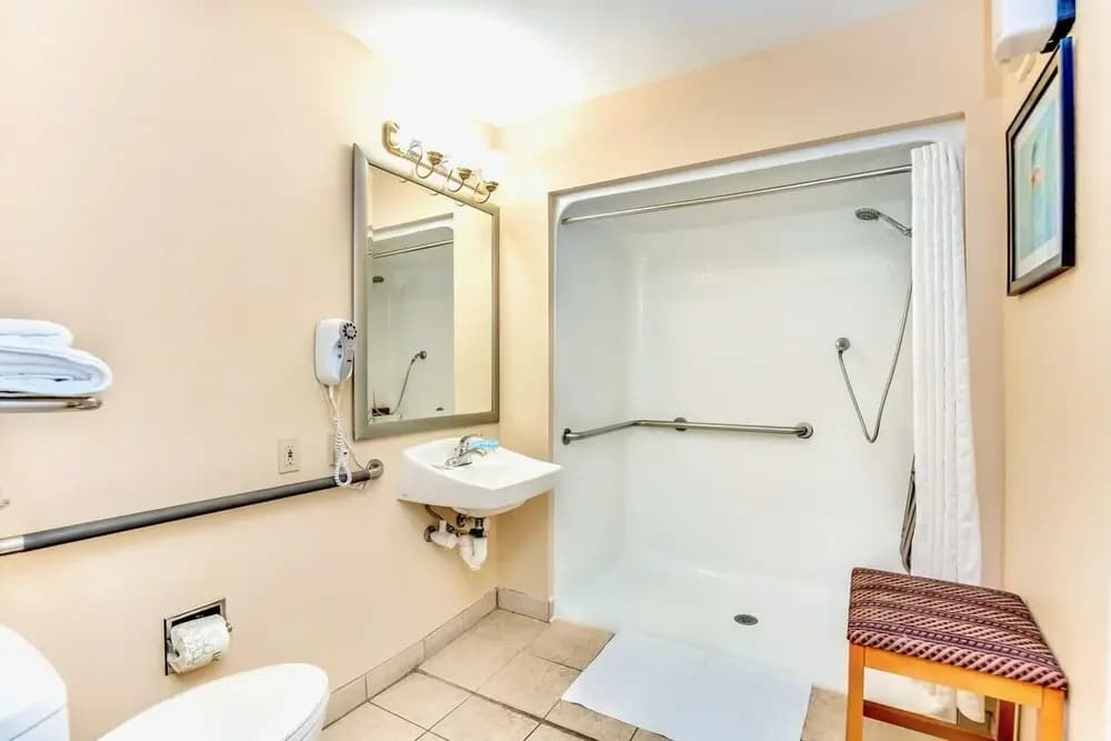 Cozy 1BR Suite With Two Queens - Pool and Hot Tub - photo 9