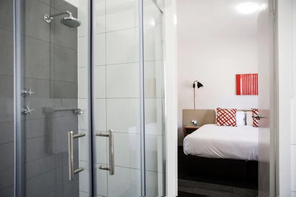 Villawood Hotel - photo 21
