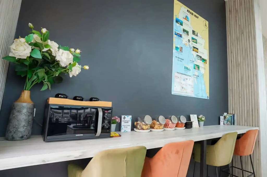 Play Poshtel & Cafe (SHA Certified) - photo 10