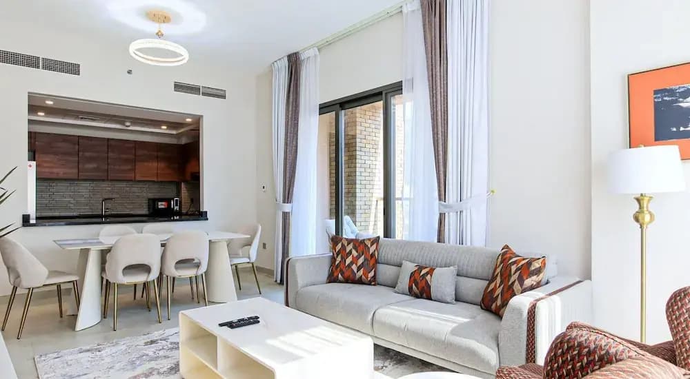 Bright Spacious 2BR with Maids - photo 4