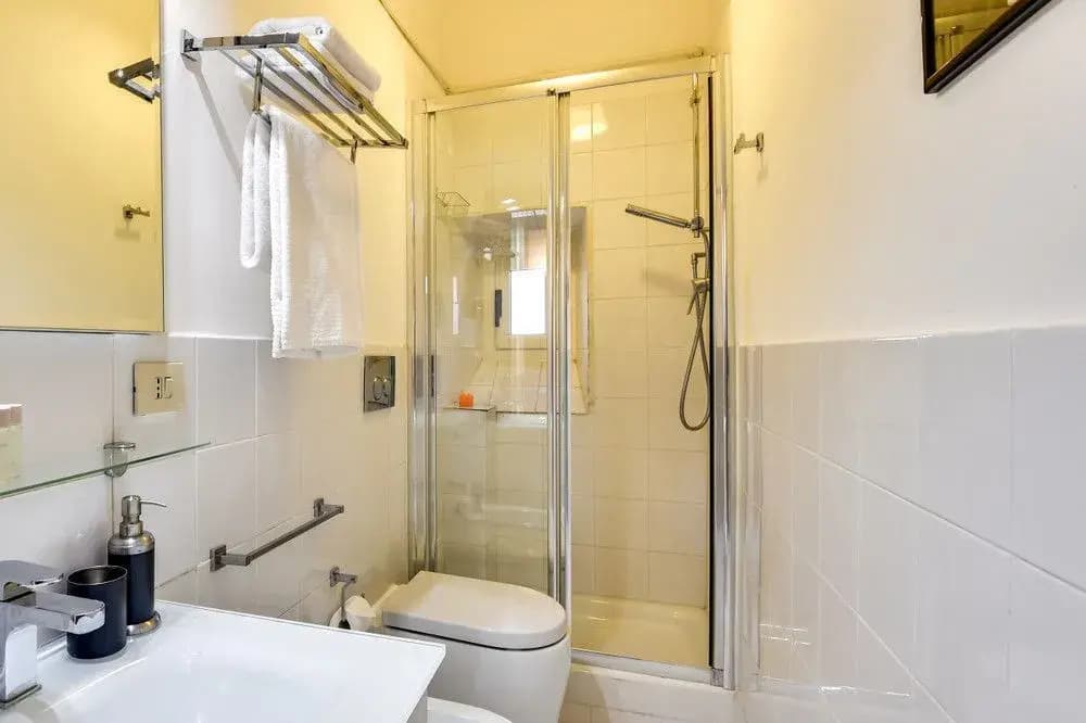 Nice and Bright 2 bed Flat Near Termini - photo 7