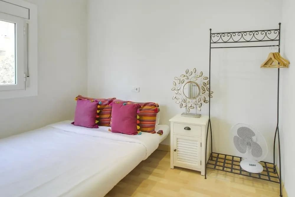 Fabulous 2 Bed with terrace close to Plaza España - photo 5