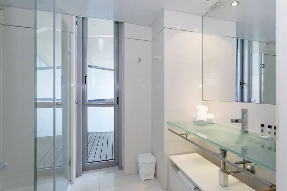 Unique Rentals - Seafront Lux Suite - photo 10