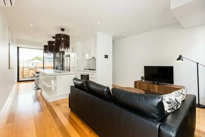 Renée - Beyond a Room Private Apartments - photo 6