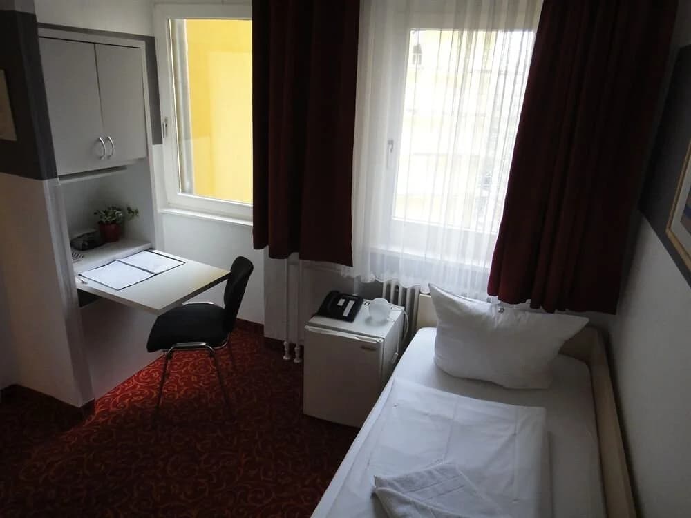Academy Hotel Berlin - photo 8