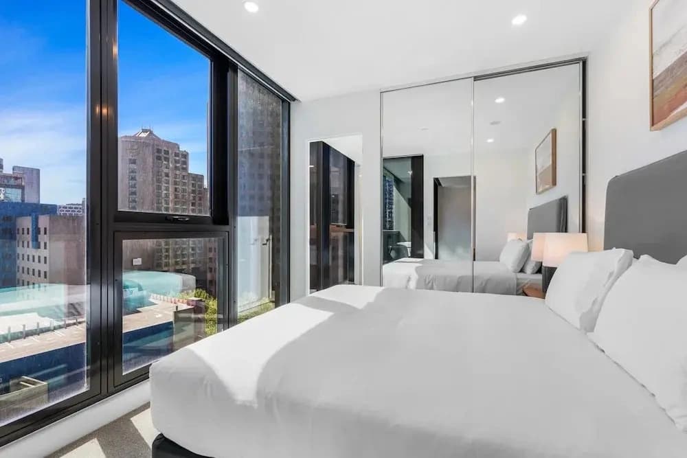 Remarkable 3-bed With City Views & Swimming Pool - photo 3