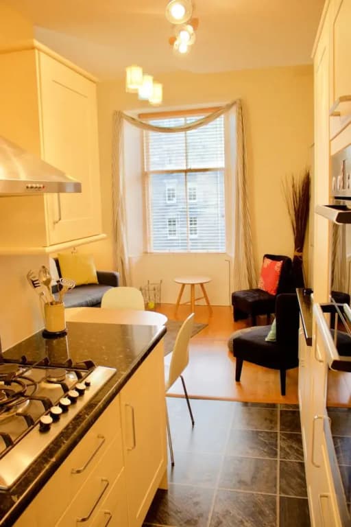 2 Bedroom Stockbridge Flat - photo 9