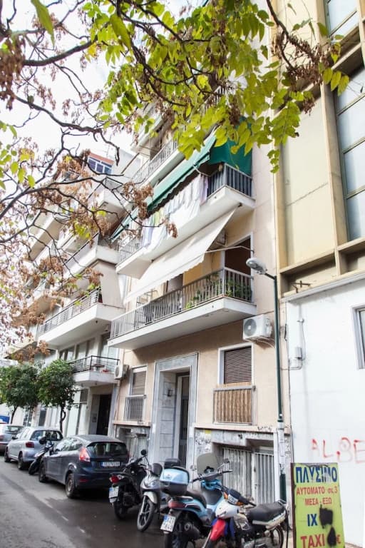 Beautiful new decorated apt in Athens - photo 1