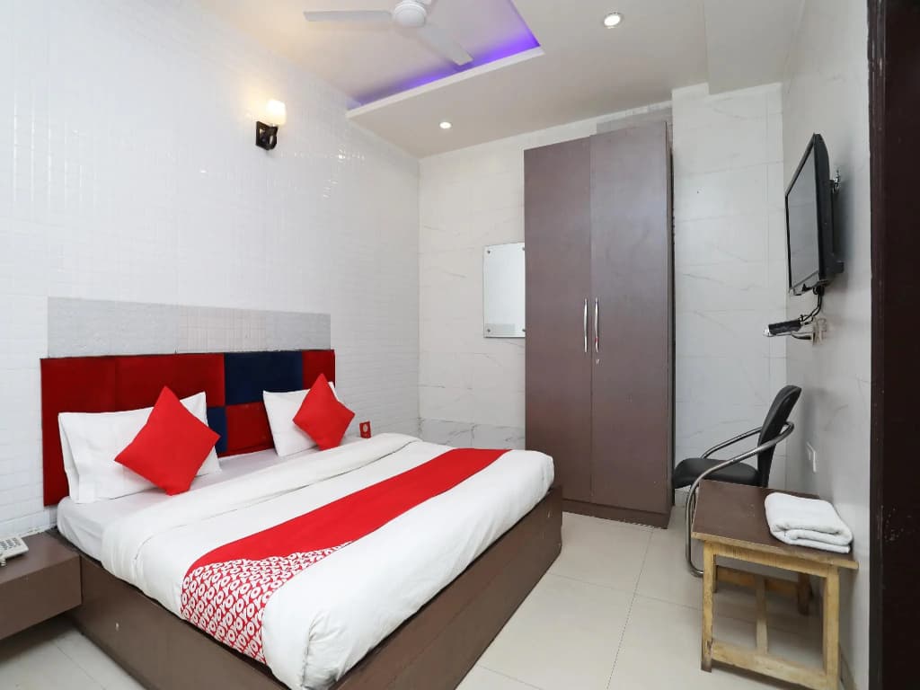 Collection O 9271 Hotel Dev Palace - photo 1