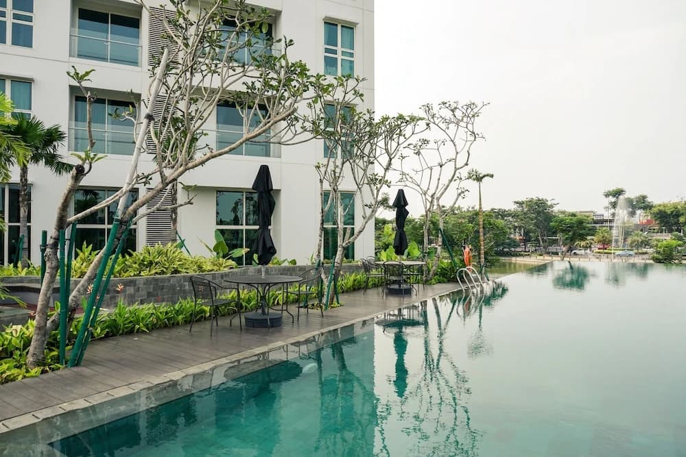1Br Luxury Citra Lake Suites Apartment - photo 13