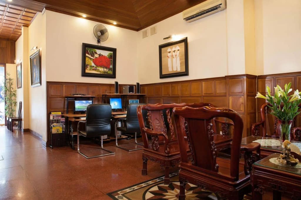 Lucky 2 Hotel - photo 1