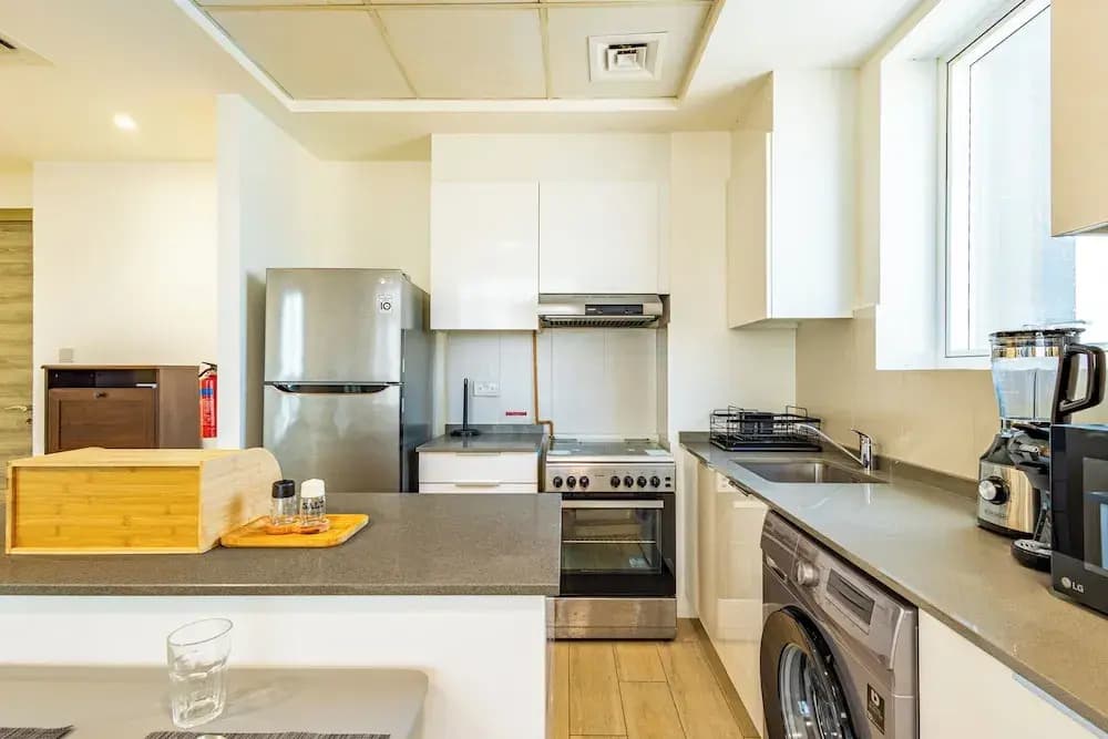 Superhost  Stylish 1BR in Bloom Tower - photo 6