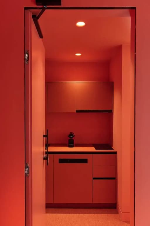 Dwell - Elegant City Stay - photo 17