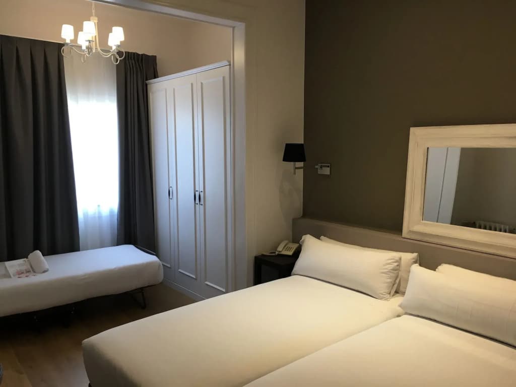 Meson Castilla Atiram Hotel  - photo 3