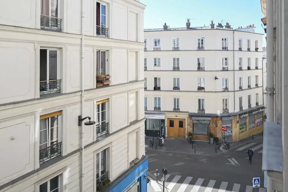 Modern Apartment - 2br-4p- Canal Saint-martin - photo 1