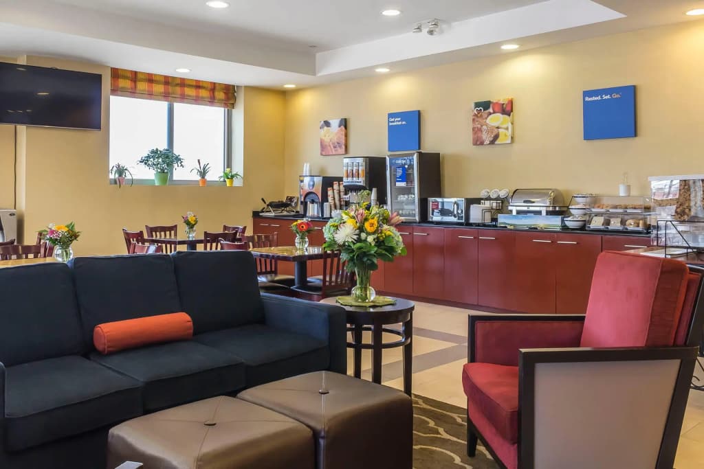 Comfort Inn & Suites LaGuardia Airport - photo 19