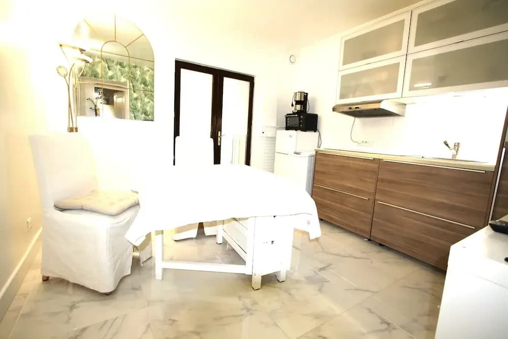 One bedroom flat ground floor avec cuisine -Rue Saint charles - métro Charles Michels 75015 PARIS - photo 9