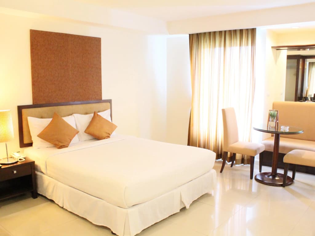 Romance Hotel Bangna - photo 4