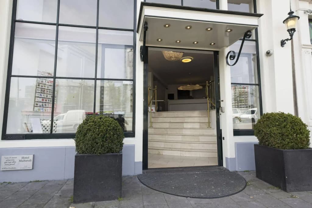Hotel Multatuli - photo 1