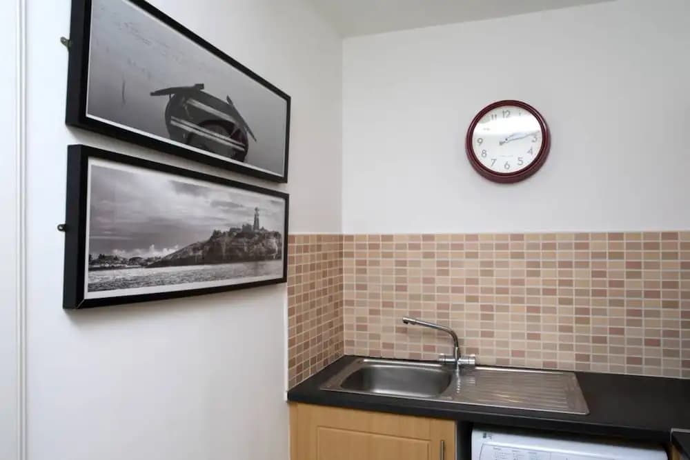 2 Bedroom Bruntsfield Apartment - photo 11