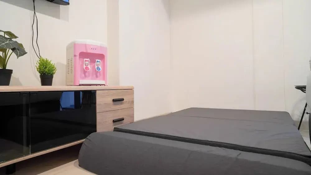 Spacious And Homey Studio At Cleon Park Apartment - photo 9