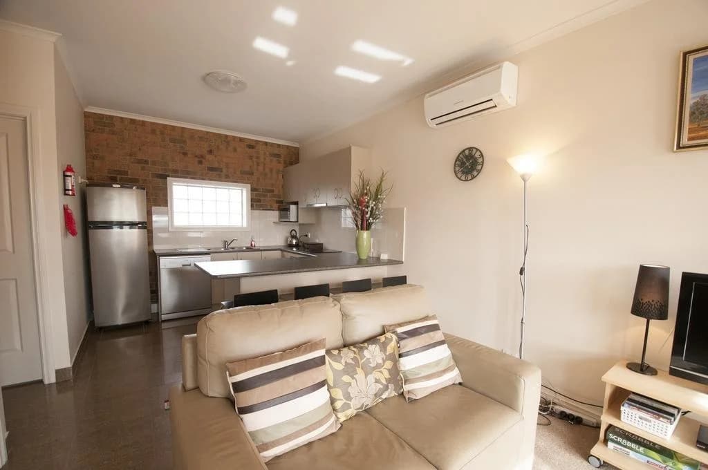 Yarra Glen Racecourse Apartments - photo 23