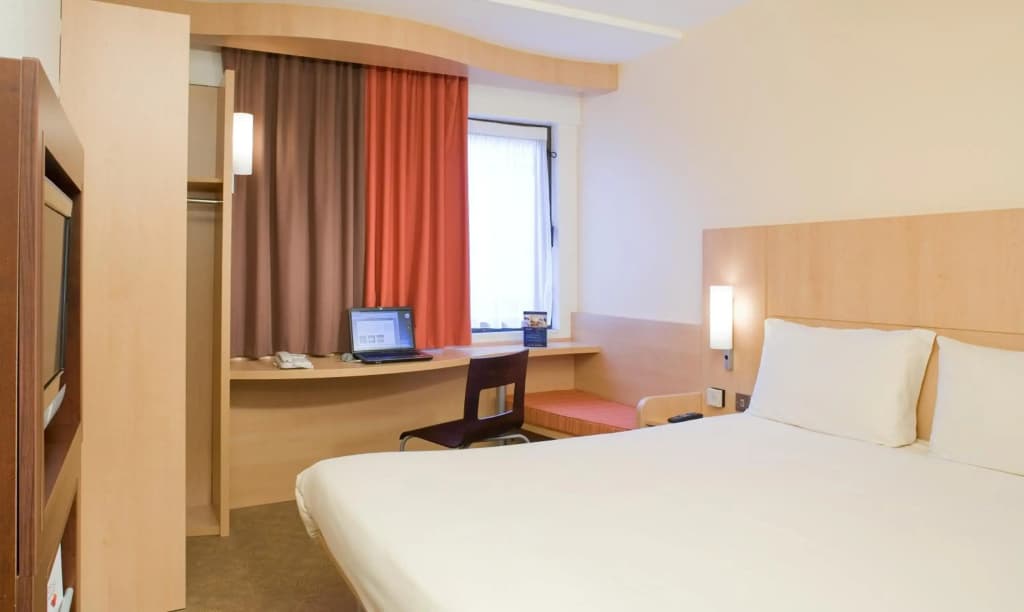 ibis London Heathrow Airport - photo 28