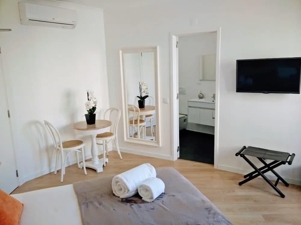 Lisbon Terrace Suites Apartment for Large Groups with Amazing Terrace - photo 17