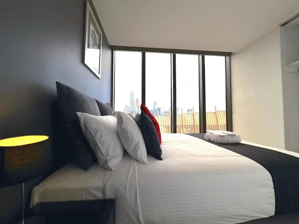 Aura on Flinders Serviced Apartments - photo 4