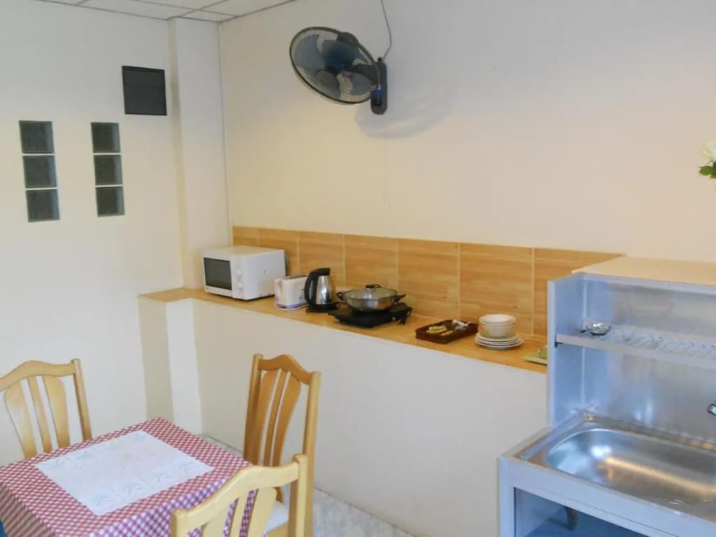 Stefans Guesthouse - photo 32