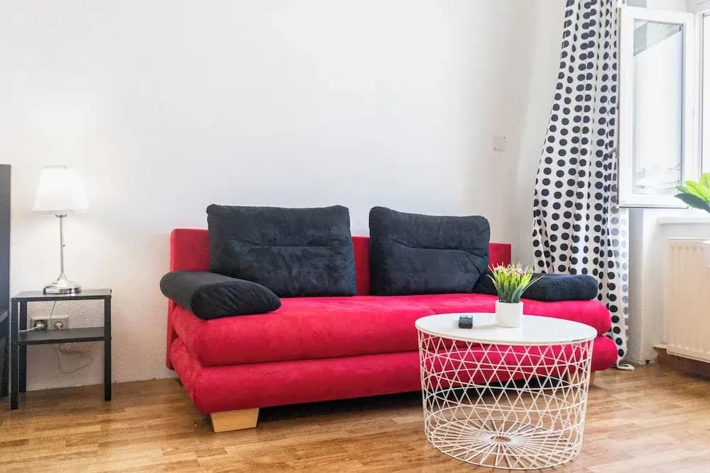 Lovely 2BR Apt Near Downtown - photo 8