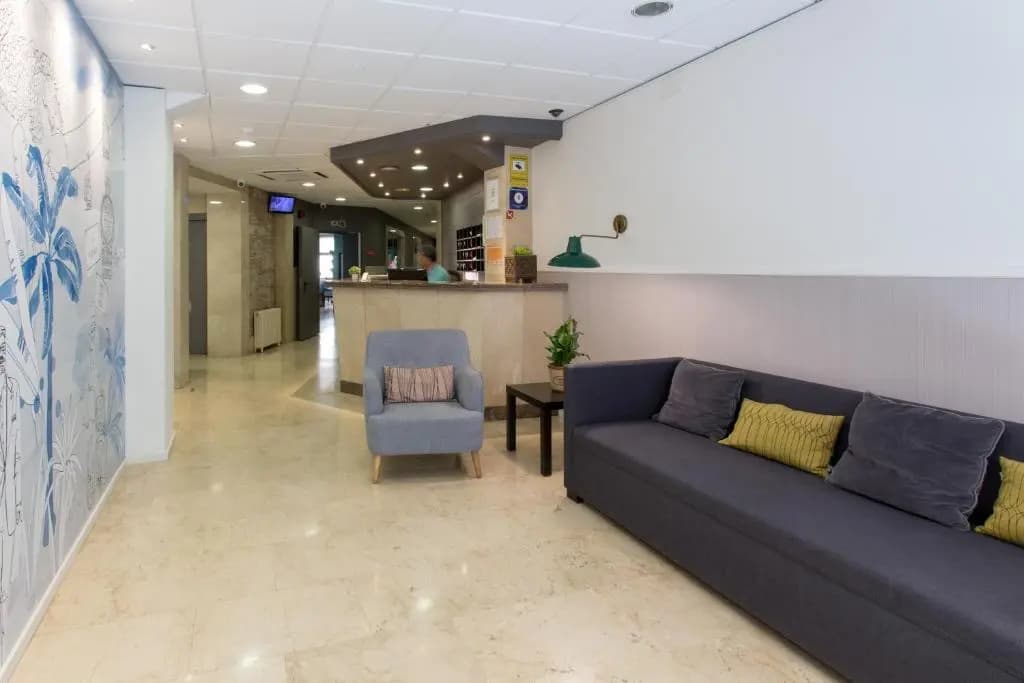 Hostal Operaramblas - photo 8