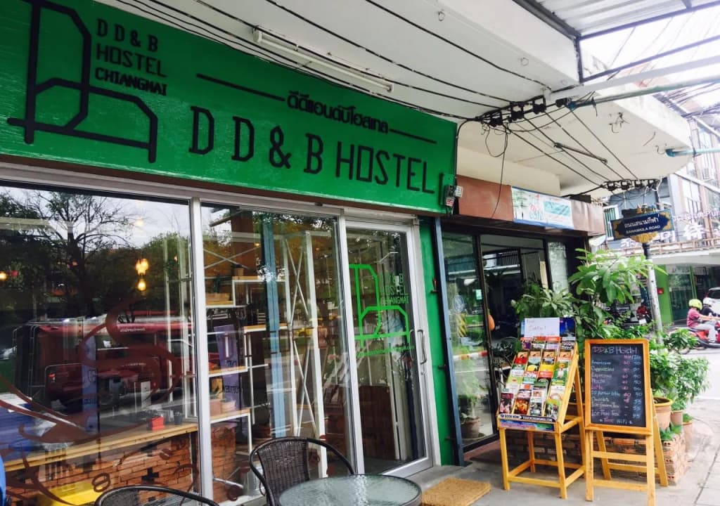DD&B Hostel - photo 8