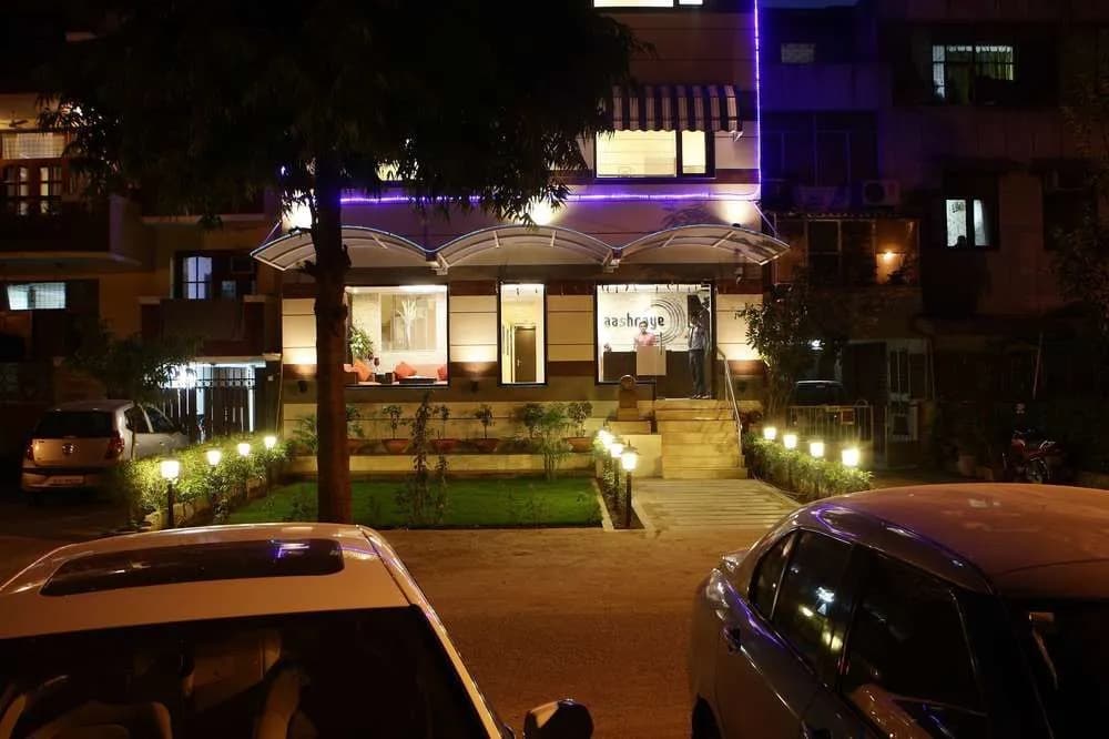 Stallen Suites Nehru Place by FabHotels - photo 19