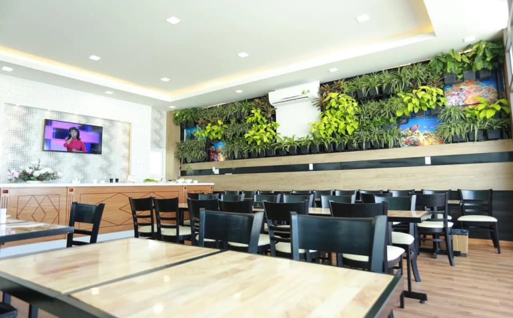 Vivian Hotel Saigon Airport - photo 20
