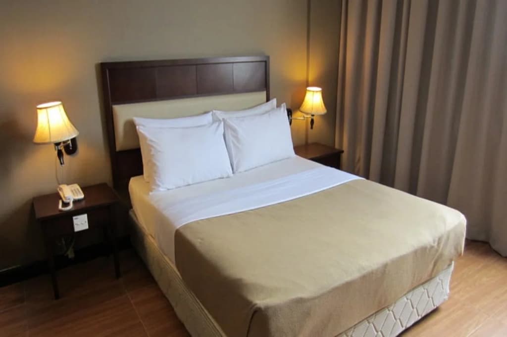 Lodge 18 Hotel - photo 3