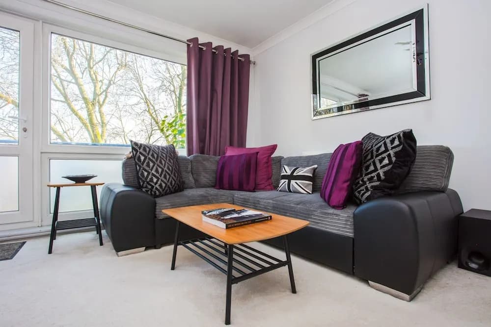Quirky Urban Flat with Impressive Panoramic Views - photo 6