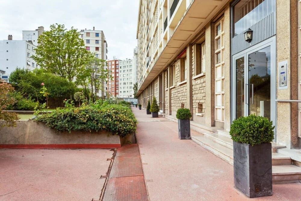 Exquisite Apartment for 4 - Live Like a Parisian - photo 1