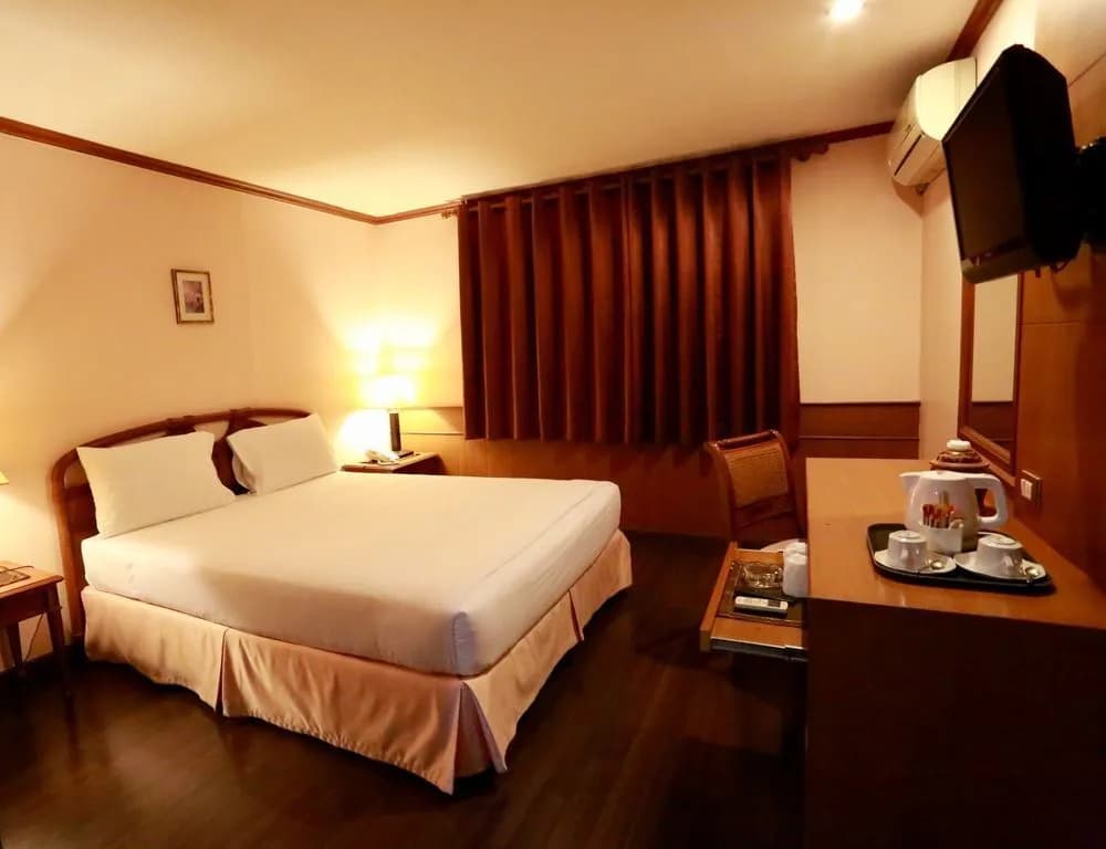 Travel Lodge Suriwongse - Adult only - photo 4