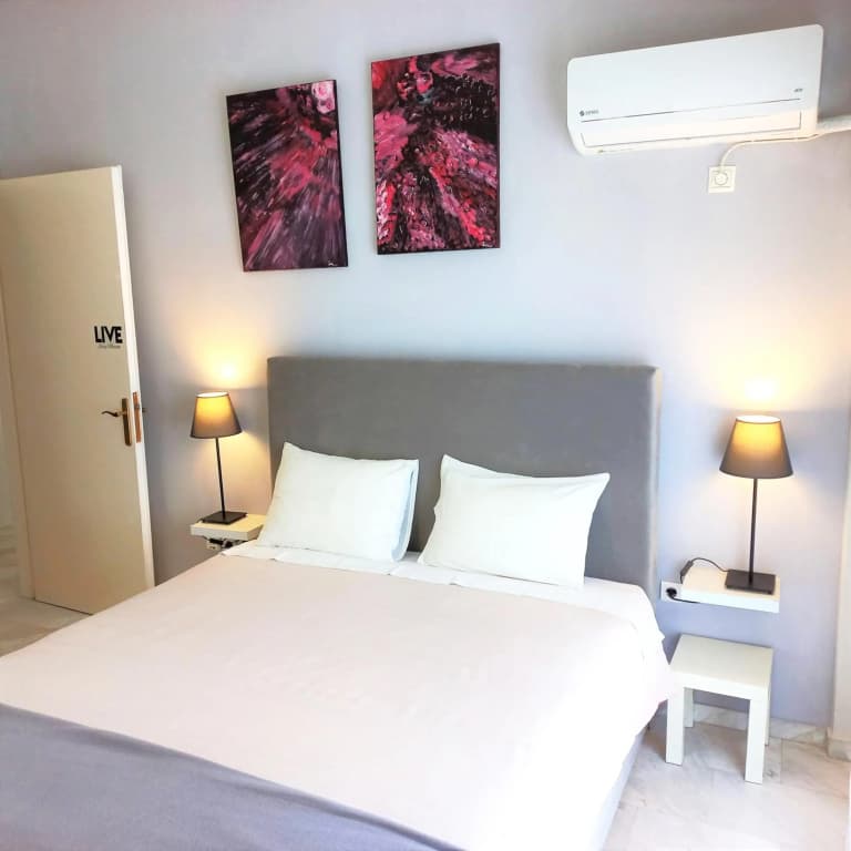 Central, Bright and Comfortable Apartment with balcony - photo 5