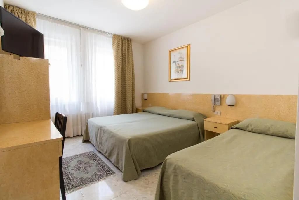 Hotel Aurora - photo 9