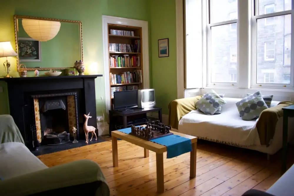Traditional 3 Bedroom Apartment in Bruntsfield - photo 16