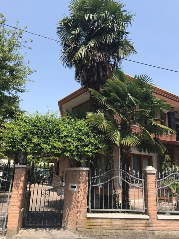 Sister's Residence - main photo