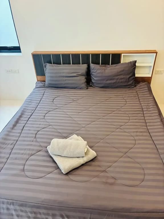 Hillside Haven-Luxury Room - photo 2