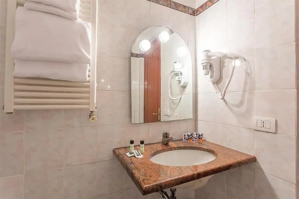Raeli Hotel Lux - photo 17