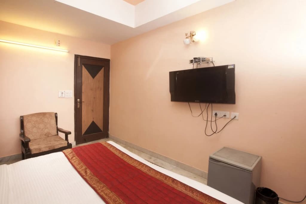 Anand Hotel With banquet hall Karol Bagh - photo 5