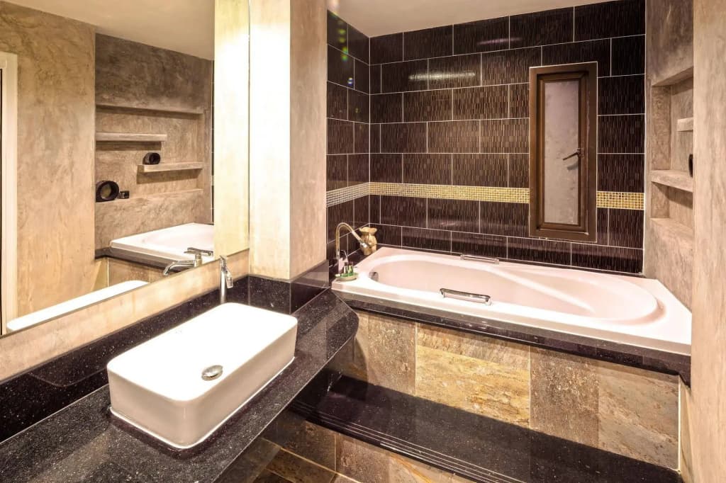 Tanawan Phuket Hotel - photo 10